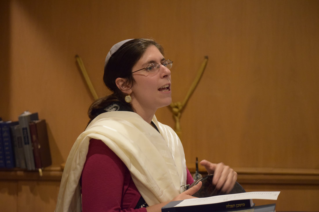 Cantor Vera Broekhuysen leads Shabbat services.